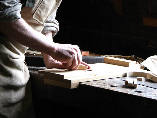 Ofrecemos un servicio de <strong>carpintería  de madera y ebanistería en Valverde de Leganés</strong> adaptado a las necesidades del <strong>cliente</strong>.