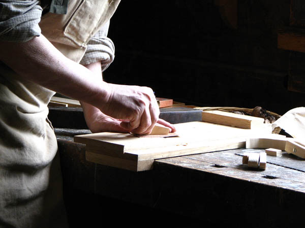 Ofrecemos un servicio de <strong>carpinterÃ­a  de madera y ebanisterÃ­a en Valverde de LeganÃ©s</strong> adaptado a las necesidades del <strong>cliente</strong>.
